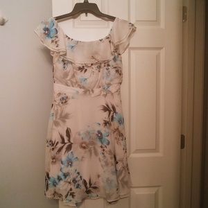 White House/Black Market Size 6 Dress